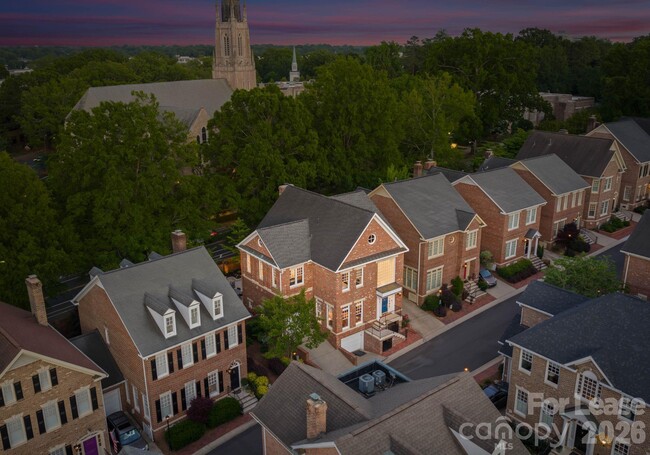 Building Photo - 1124 Dilworth Crescent Row