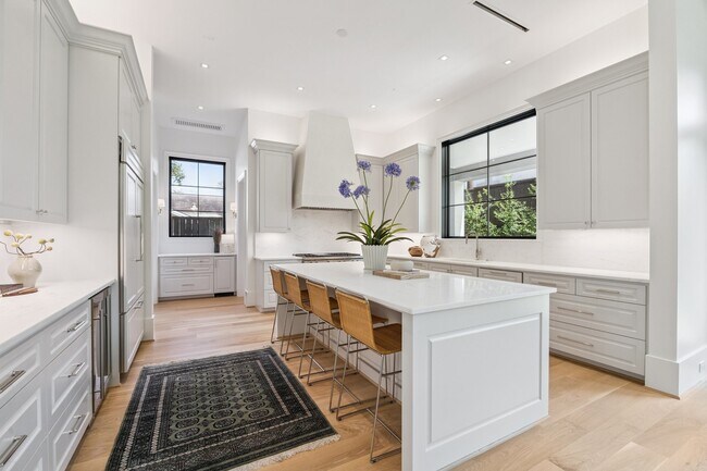 Building Photo - 2711 Eastgrove Ln