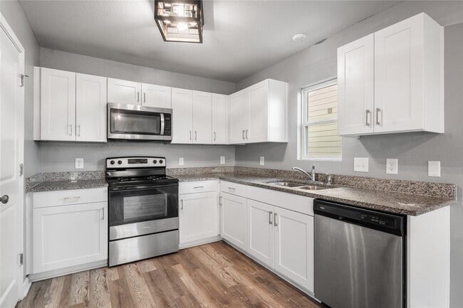 Building Photo - 15638 Del Norte Dr