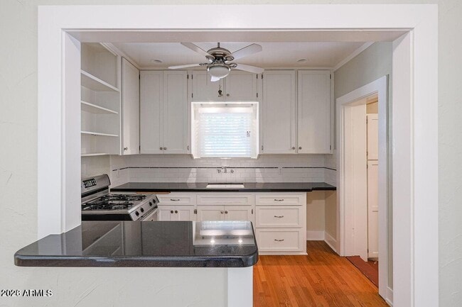 Building Photo - 57 W Lewis Ave