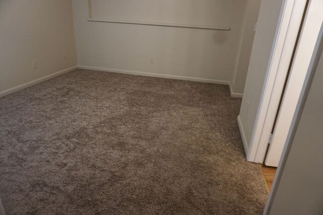 Building Photo - 2 Bedroom 2 Bath Townhouse Near NAS Jax