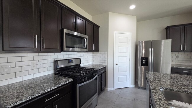 Building Photo - 5611 Pleasant Falls Dr