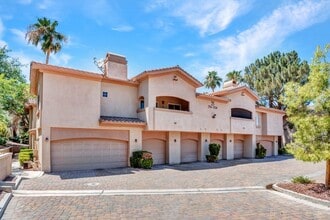 Building Photo - Beautiful 2 Bed 2 Bath ground floor condo in Guard Gated Green Valley Community. 1 Car garage!