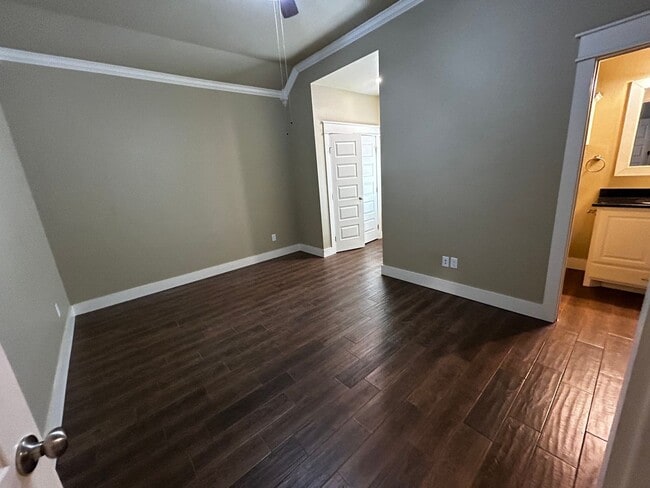 Building Photo - Napa Cottages