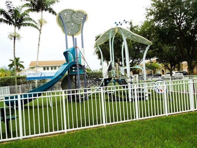 Building Photo - 2363 SE 11th St