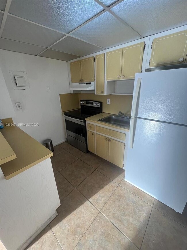 Building Photo - 4301 NW S Tamiami Canal Dr