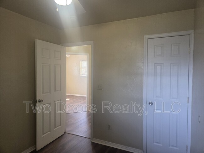 Building Photo - 405 Armstrong St