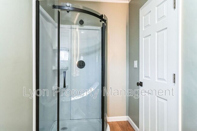 Building Photo - 27 Slade St