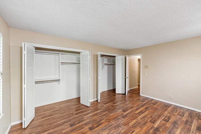 Building Photo - 8116 South Florence Pl E
