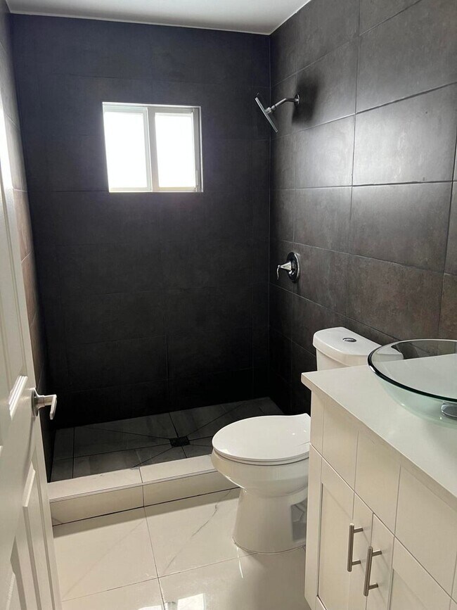 Building Photo - 3880 Home St