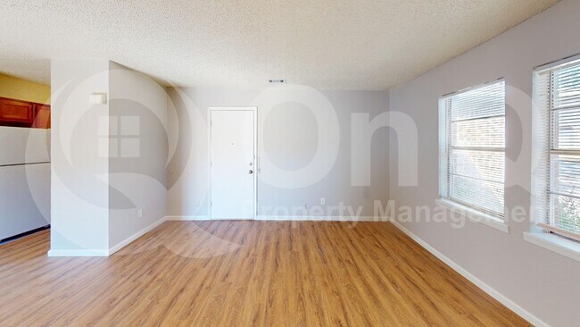 Building Photo - 722 Prairie Creek Dr