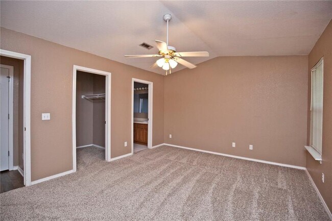 Building Photo - 235 Sundown Dr