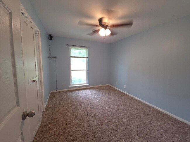 Building Photo - 926 Pecan St