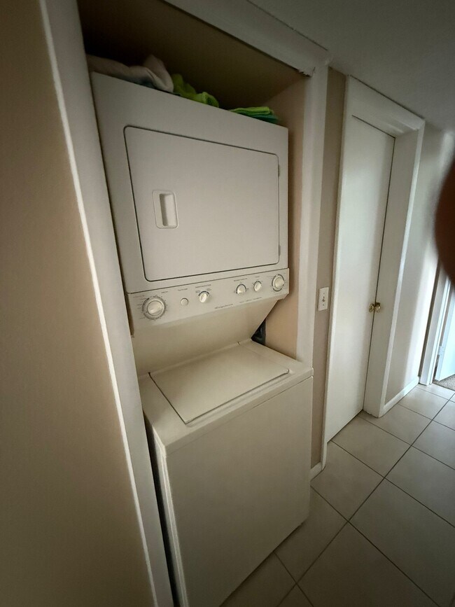 Building Photo - 8215 Sun Spring Cir