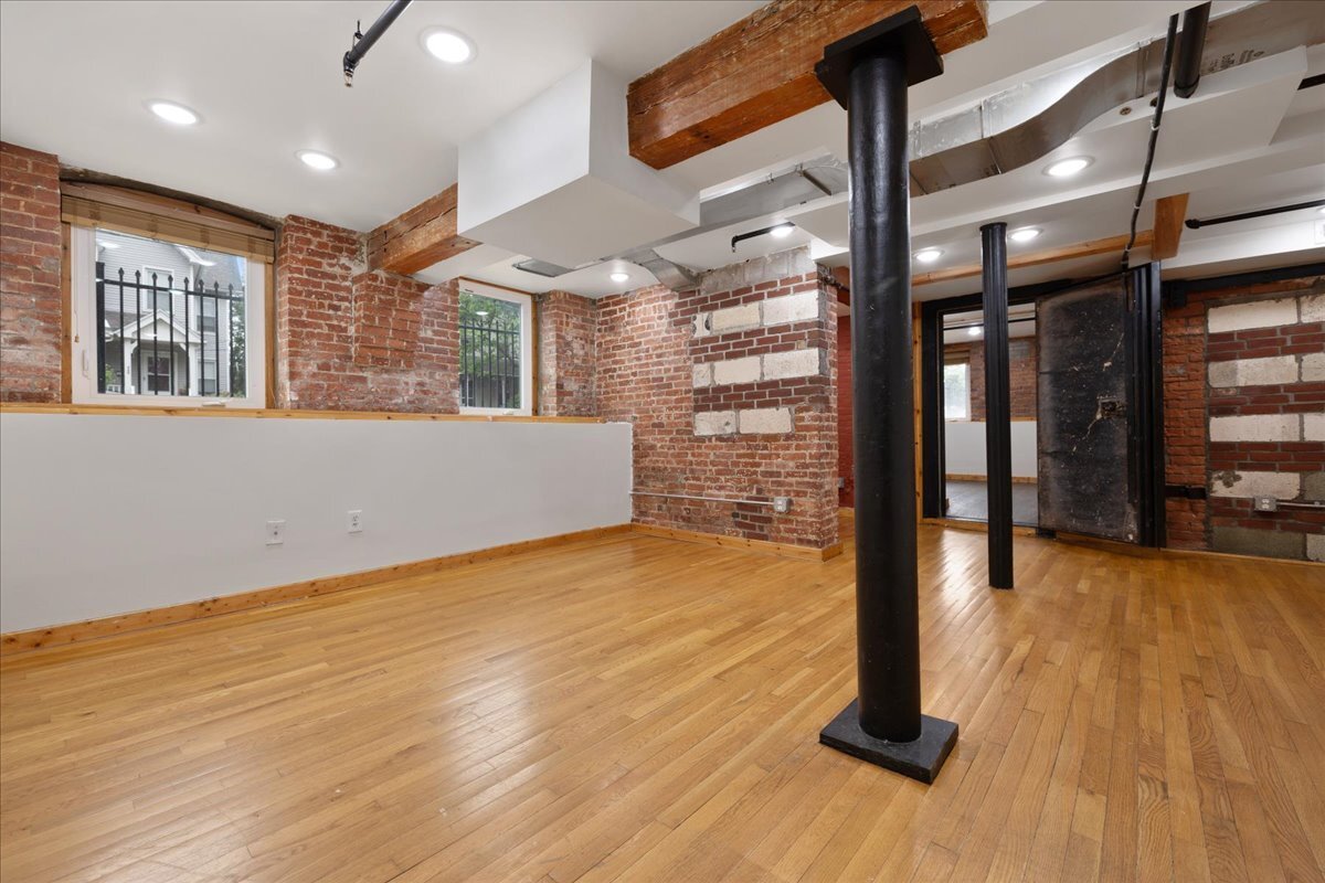 Building Photo - 325 Lafayette St