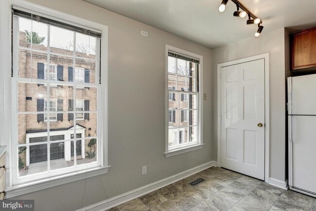 Building Photo - 2531 Queen Annes Ln NW