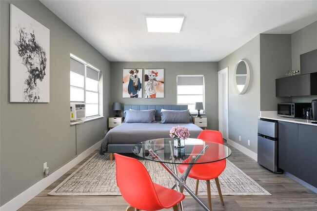 Building Photo - 1020 N Victoria Park Rd