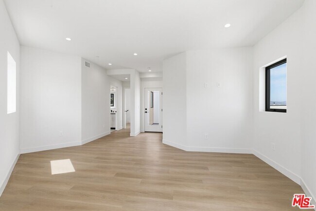 Building Photo - 3845 Don Tomaso Dr