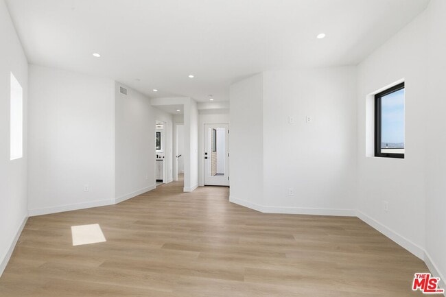 Building Photo - 3851 Don Tomaso Dr