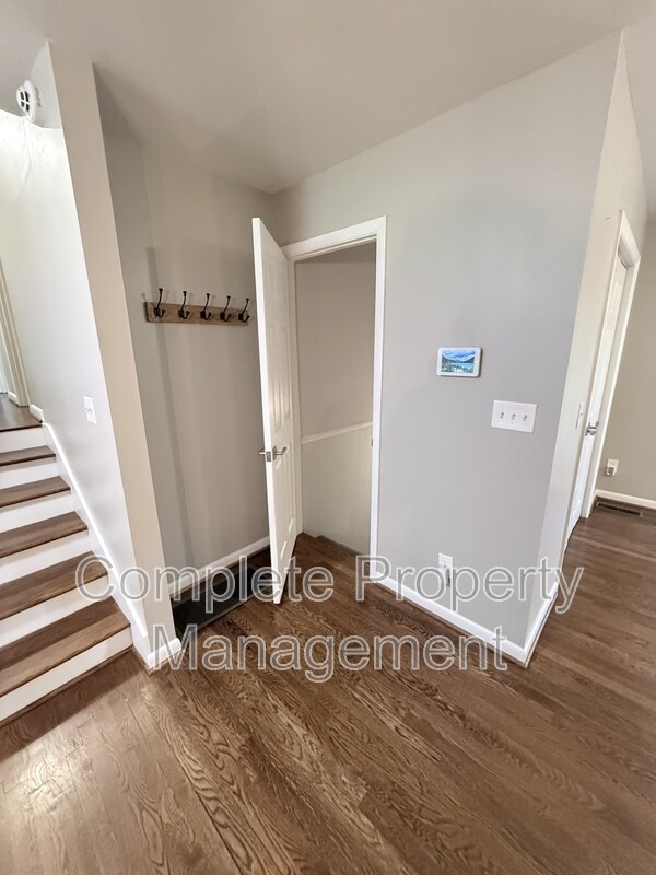 Building Photo - 3153 Woodhaven Dr