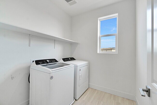 Building Photo - 863 Orchard Hills Rd