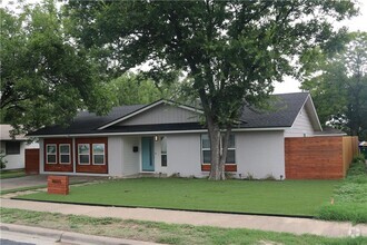 Building Photo - 8605 Colonial Dr
