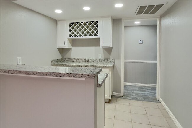 Building Photo - 18106 Navajo Trail Dr