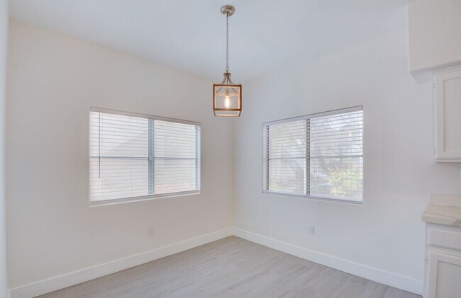 Building Photo - UPGRADED 2 BEDROOM CONDO!