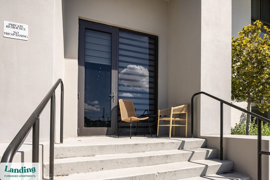 Building Photo - 1155 NE 126th St