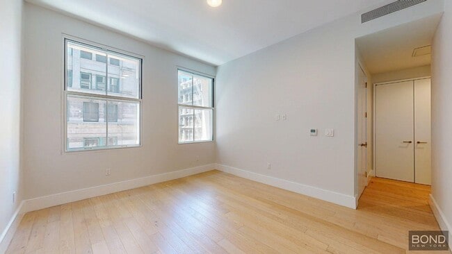 Building Photo - 452 Broome St