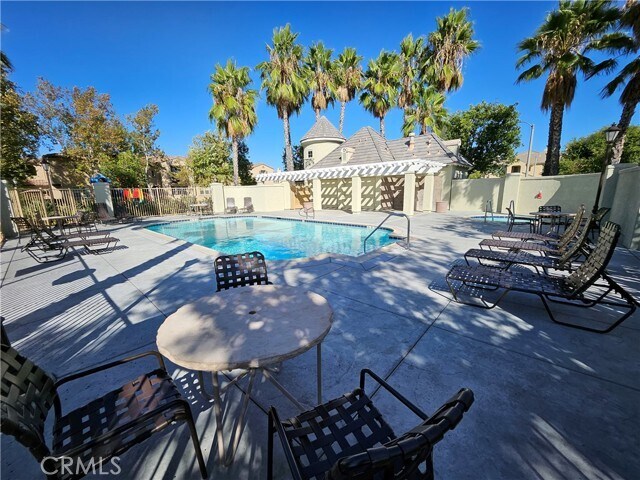 Building Photo - 1800 E Lakeshore Dr