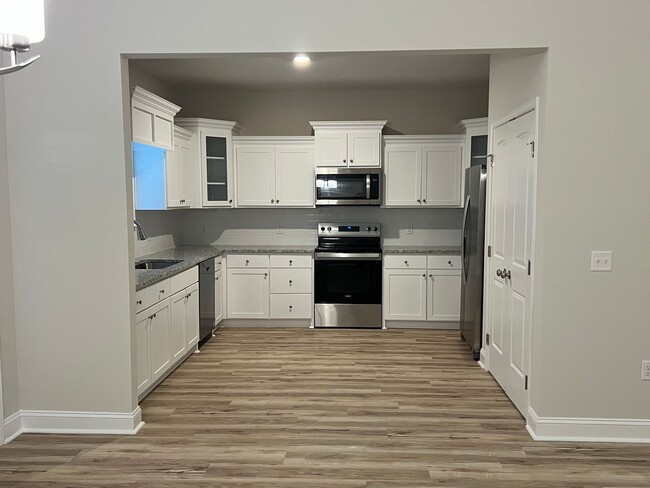 Building Photo - 3 Bed 2 Bath Home with Porches and Huge Ba...