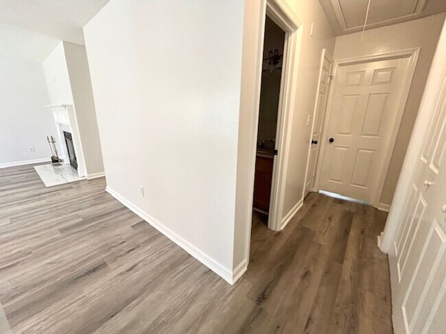 Building Photo - Beautiful 3 Bedroom 2 Bath Home in the Heart of Madison!
