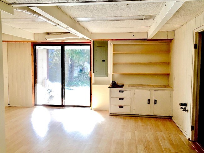 Building Photo - 4751 SW 53rd Ave