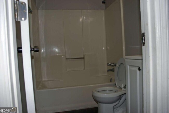 Building Photo - 6694 Young Ct