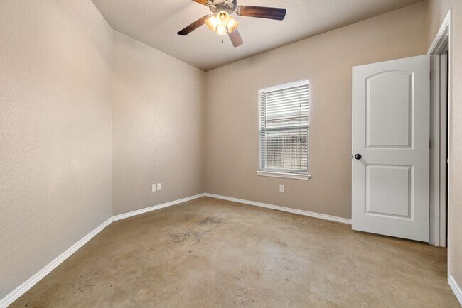 Building Photo - RECEIVE 50% OFF YOUR 1ST MONTHS RENT WHEN YOU SIGN A 12 MONTH LEASE!