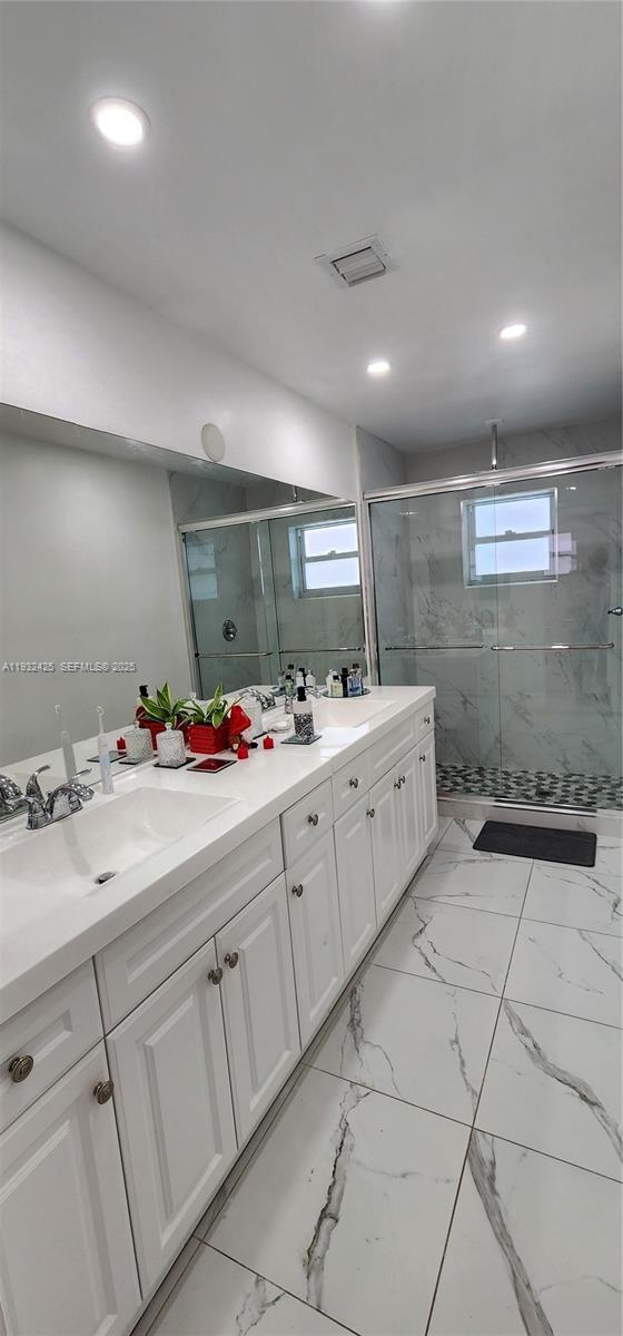 Building Photo - 9829 SW 221st St Rd