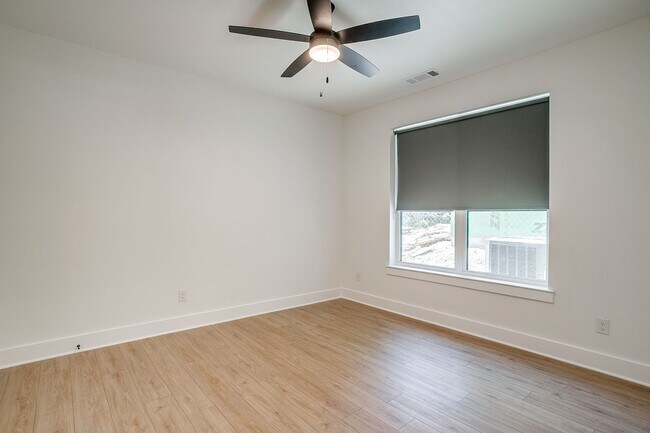 Building Photo - 2341 Benbrook Blvd