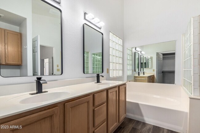 Building Photo - 4325 E Montgomery Rd