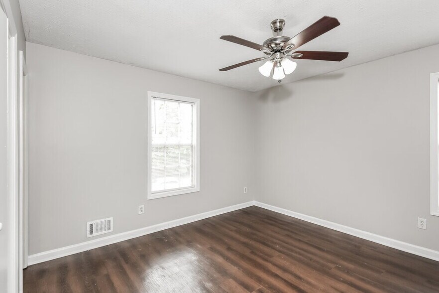 Building Photo - 2985 Valley View Cir