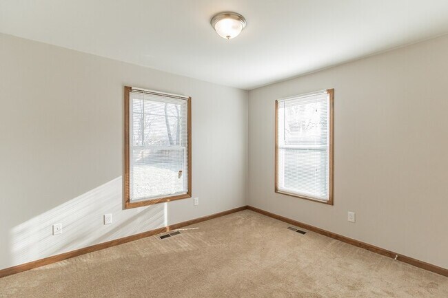 Building Photo - 2310 N 5th St