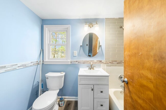 Building Photo - 3 Bedroom 1.5 Bathroom House