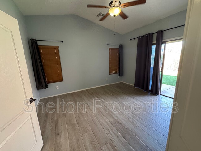 Building Photo - 15828 W Latham St