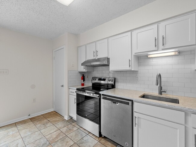 Building Photo - 2178 Mager Dr