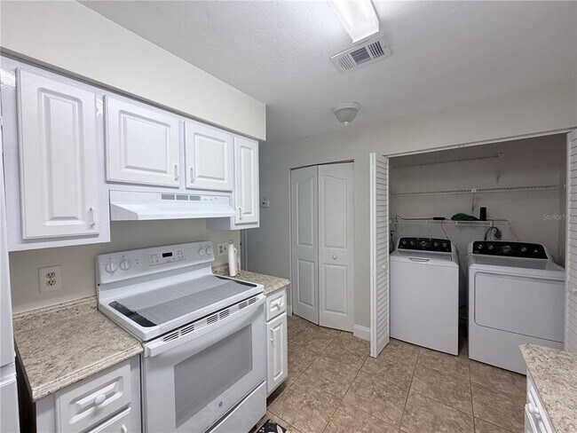 Building Photo - 2635 SW 35th Pl