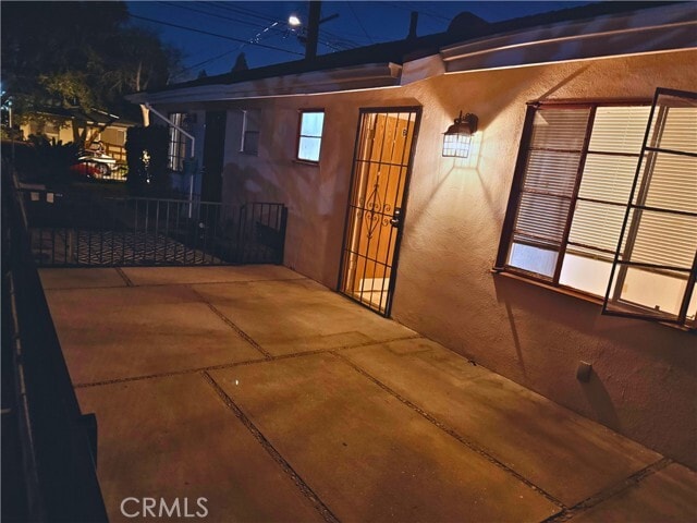 Building Photo - 843 W Walnut Ave