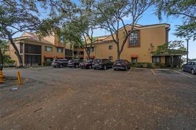 Building Photo - 15549 Miami Lakeway N