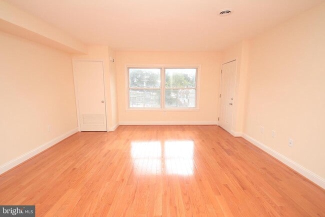 Building Photo - 298 Greenough St