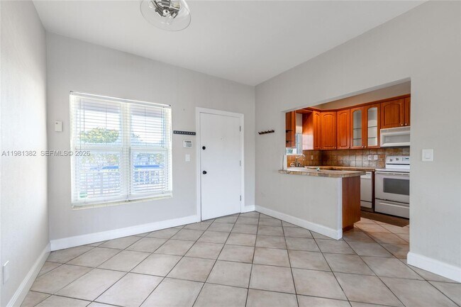 Building Photo - 2225 NE 123rd St