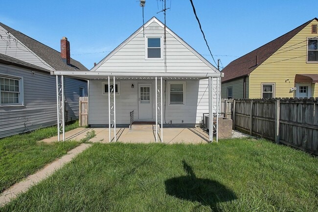 Building Photo - 3 Bed, 1 Bath Single-Family Home – Great L...